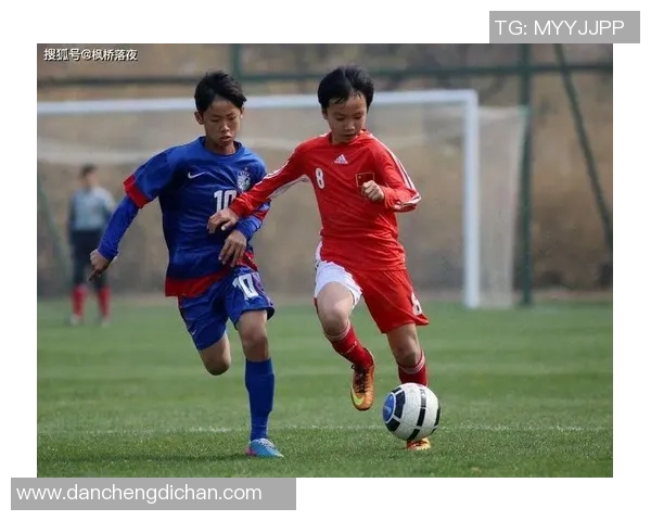 哈维西蒙斯的崛起之路：从青训小将到足球场上的闪耀明星